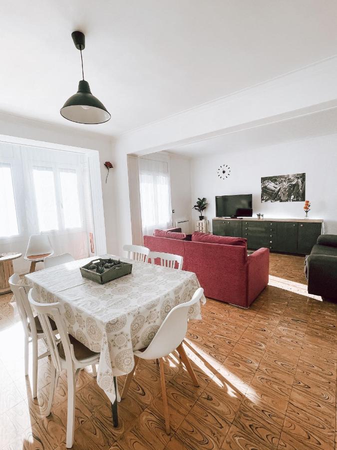 El Segon Pis Apartment Berga Bagian luar foto